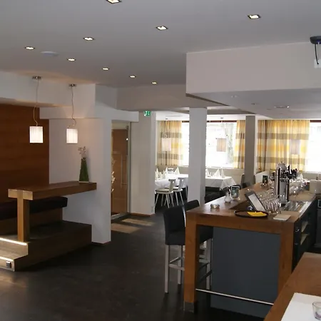 阿尔盆兹勒塔勒霍夫酒店 酒店 3*