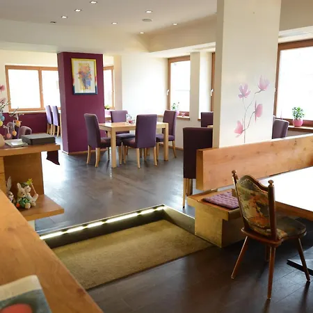 阿尔盆兹勒塔勒霍夫酒店 酒店